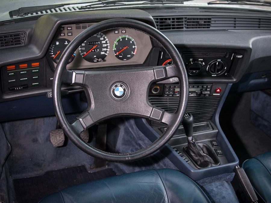 Торпедо BMW 635 CSi 1978 года  (фото 4 из 36)